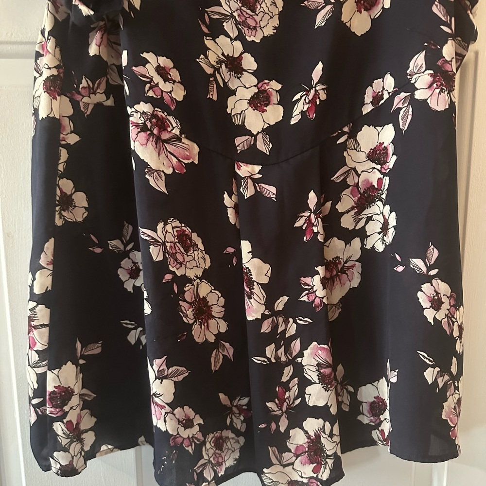Torrid Georgette Floral Print Pleated Back Short Sleeve Blouse. Size 2x. - Picture 13 of 16